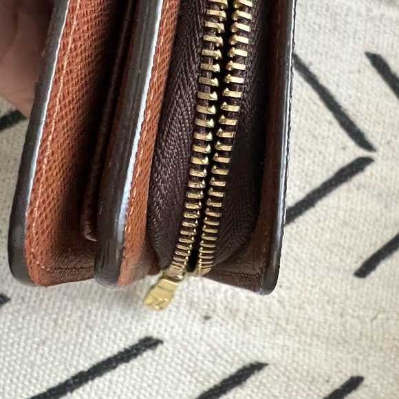 Authentic large Louis Vuitton wallet with removable document holder LV - Picture 9 of 10